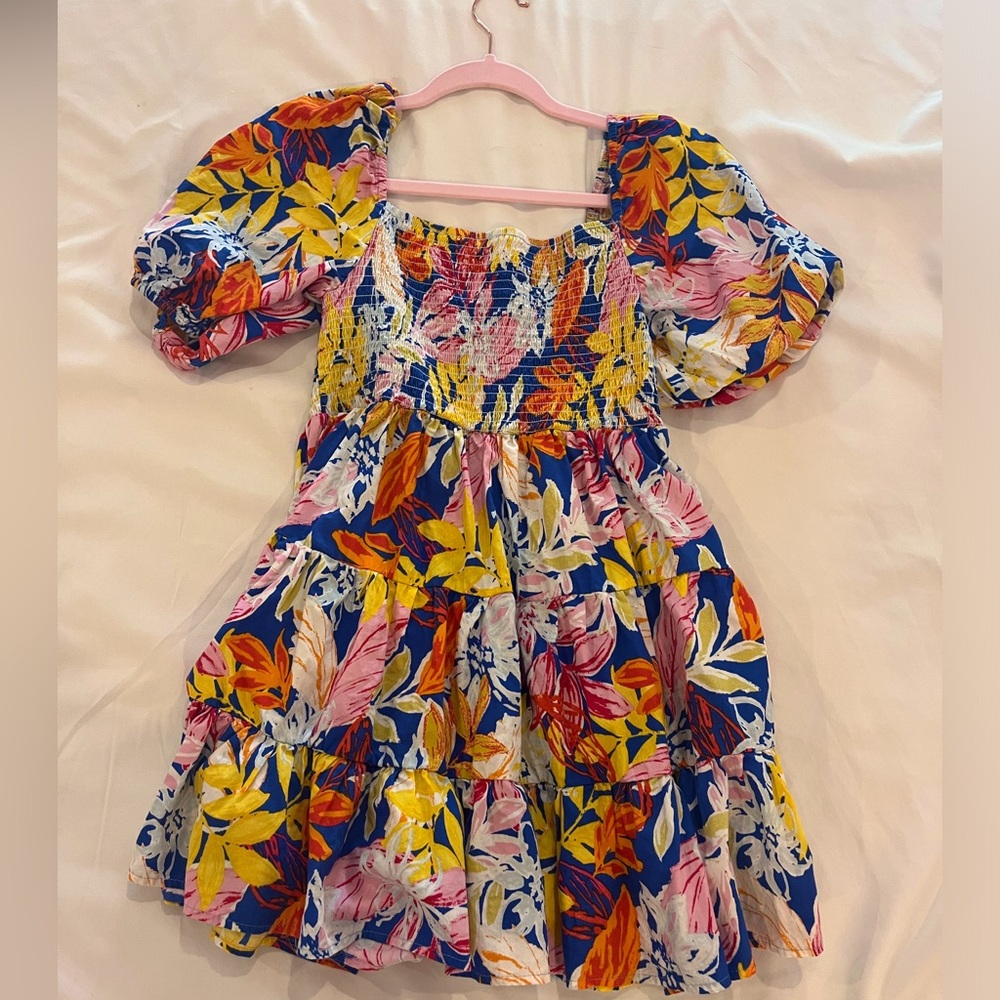 FLORAL MINI DRESS.size m, 
like-new, stretchy material
